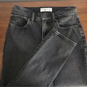 NWOT Abercrombie ‘The Mom’ High Rise Jeans